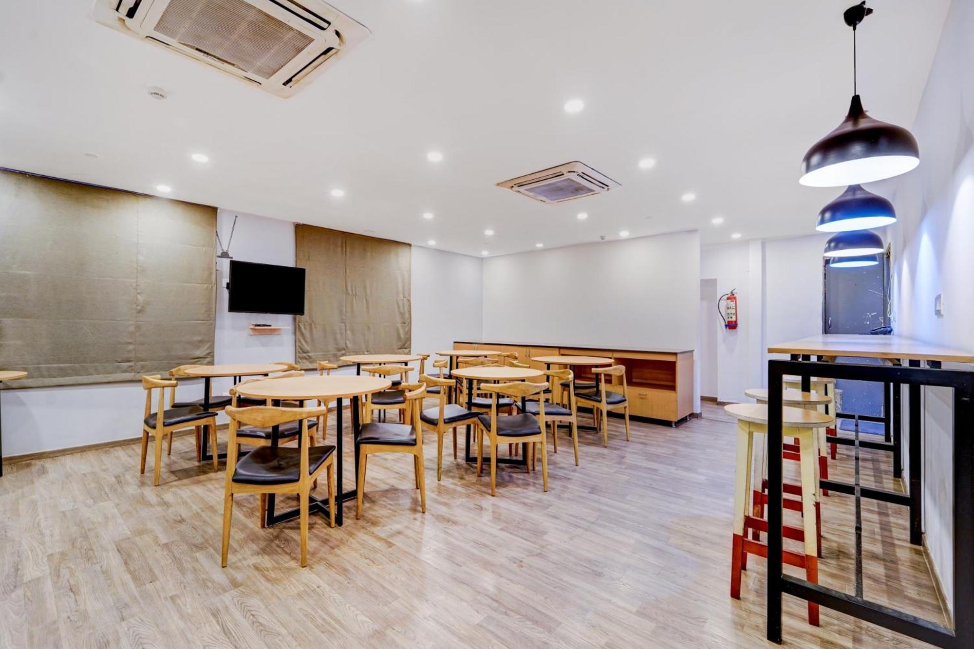 Hotel Super Townhouse Four Season à Coimbatore Extérieur photo