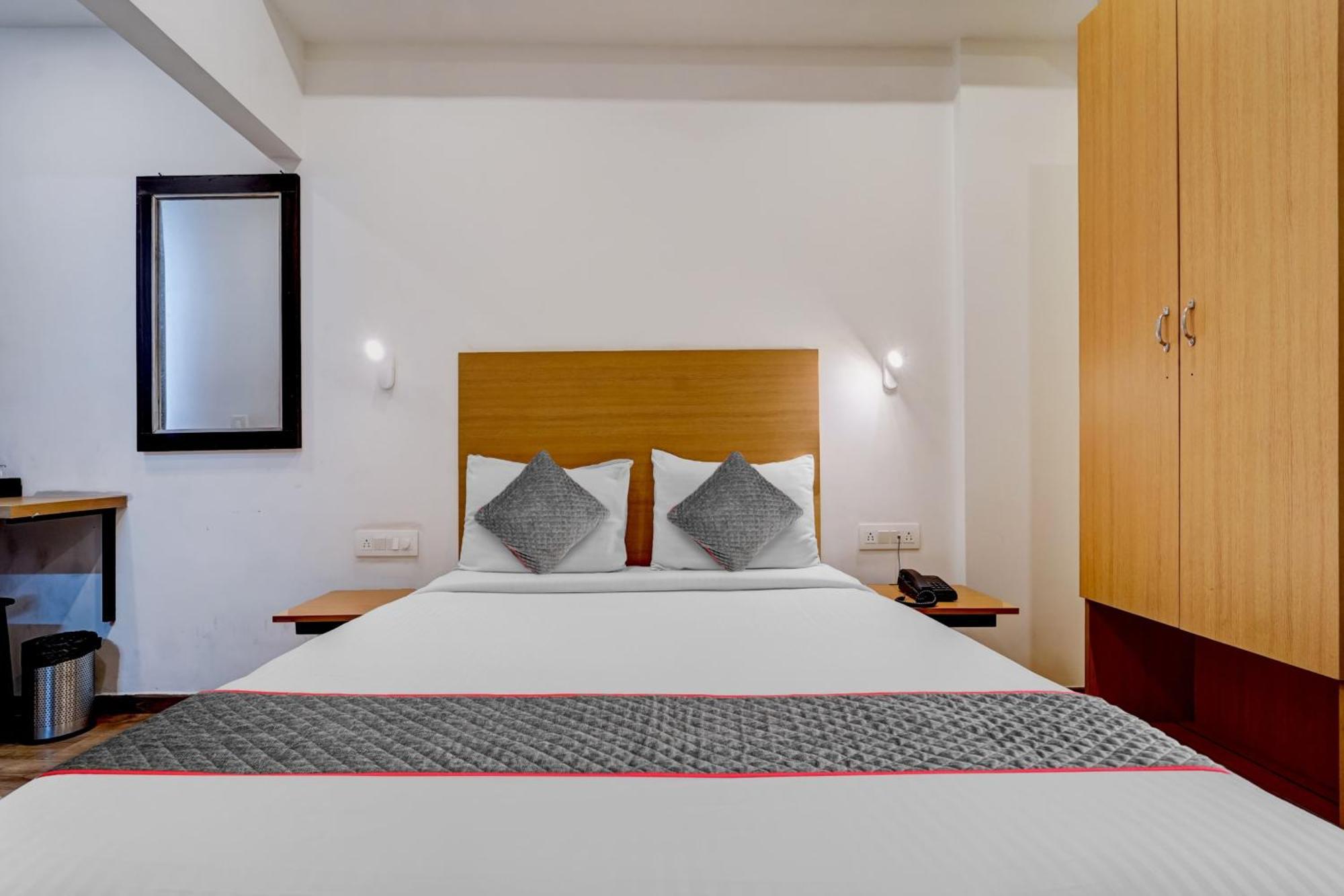 Hotel Super Townhouse Four Season à Coimbatore Extérieur photo